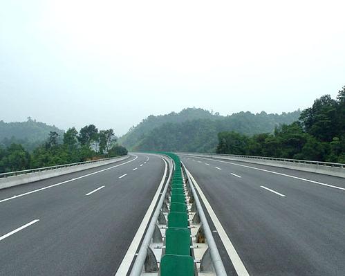 西藏高速公路波形护栏